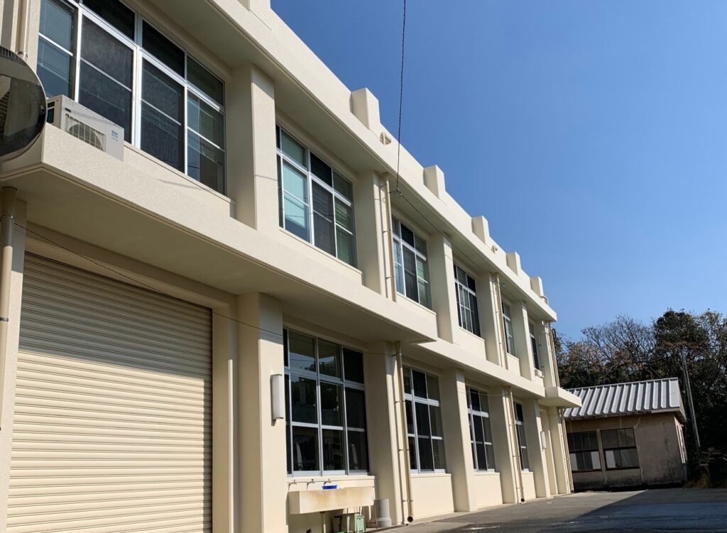 延岡工業高校第64棟(機械科実習棟)老朽化対策工事塗装改修　令和2年12月2日完了